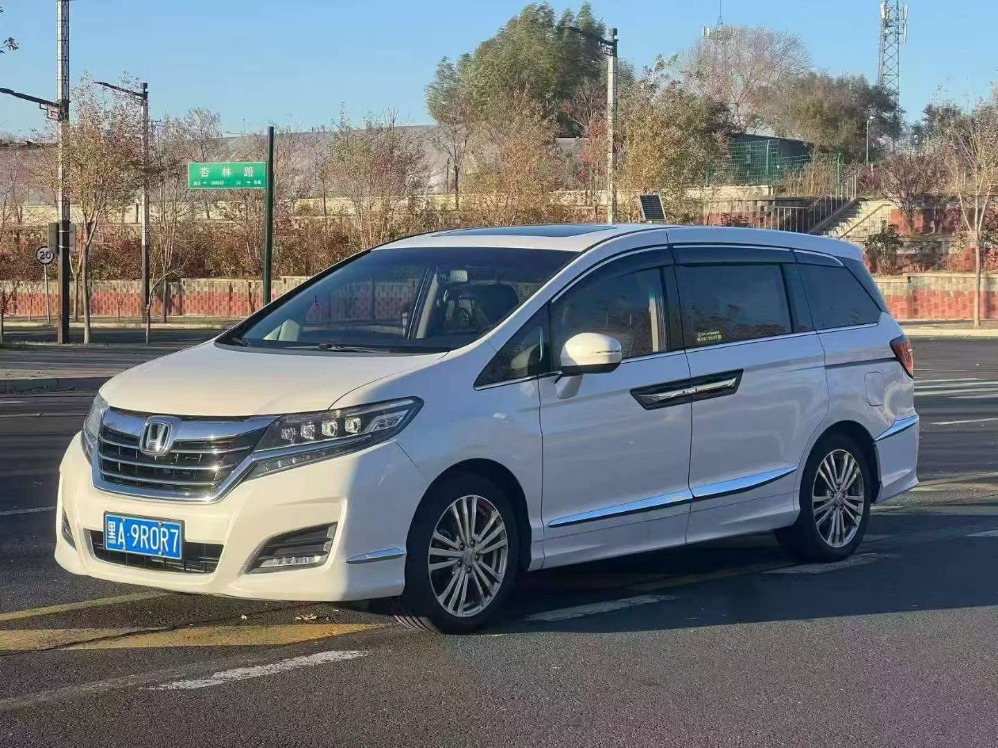 Honda Elysion 2017 Luxury Edition 2.4 Automatic 3