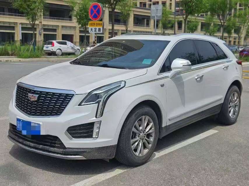 Cadillac XT5 AWD Luxury 2
