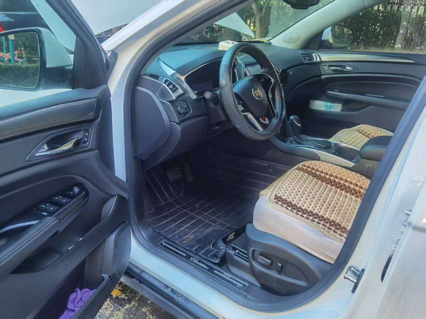 Cadillac SRX 3.0 Comfort Edition 2