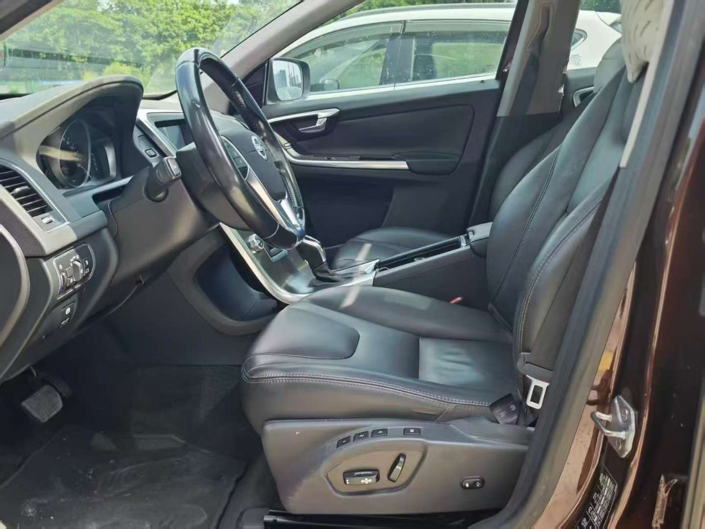 Volvo XC60 2015 2.0T Automatic Sunroof FWD Zhiyi Edition 8