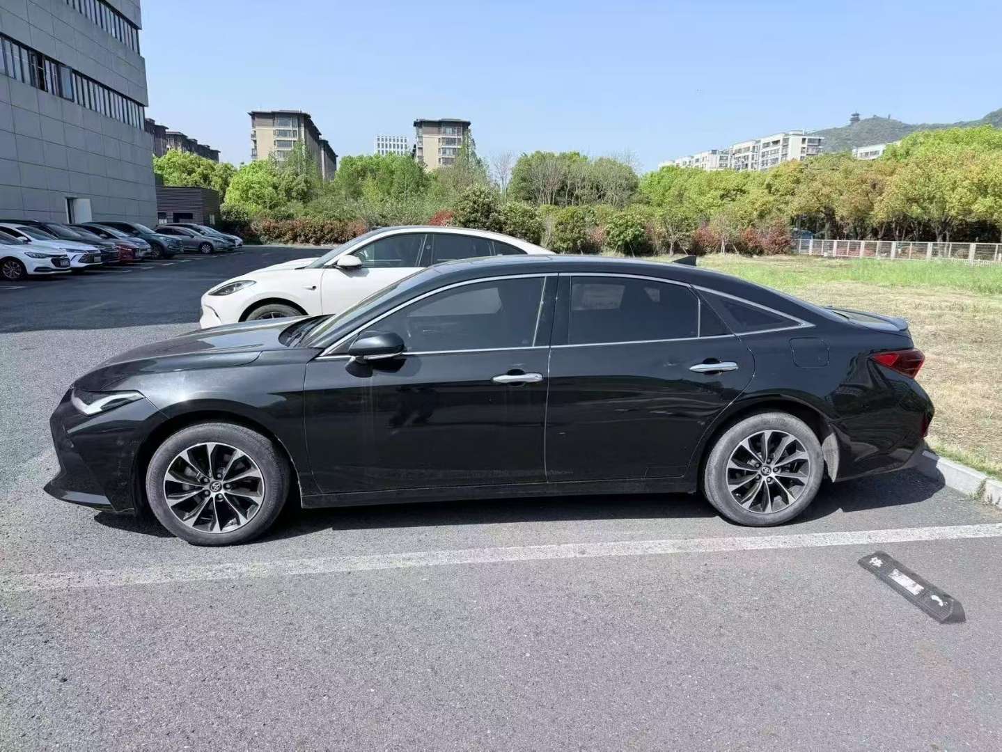 Toyota Avalon 2.5L Luxury 4