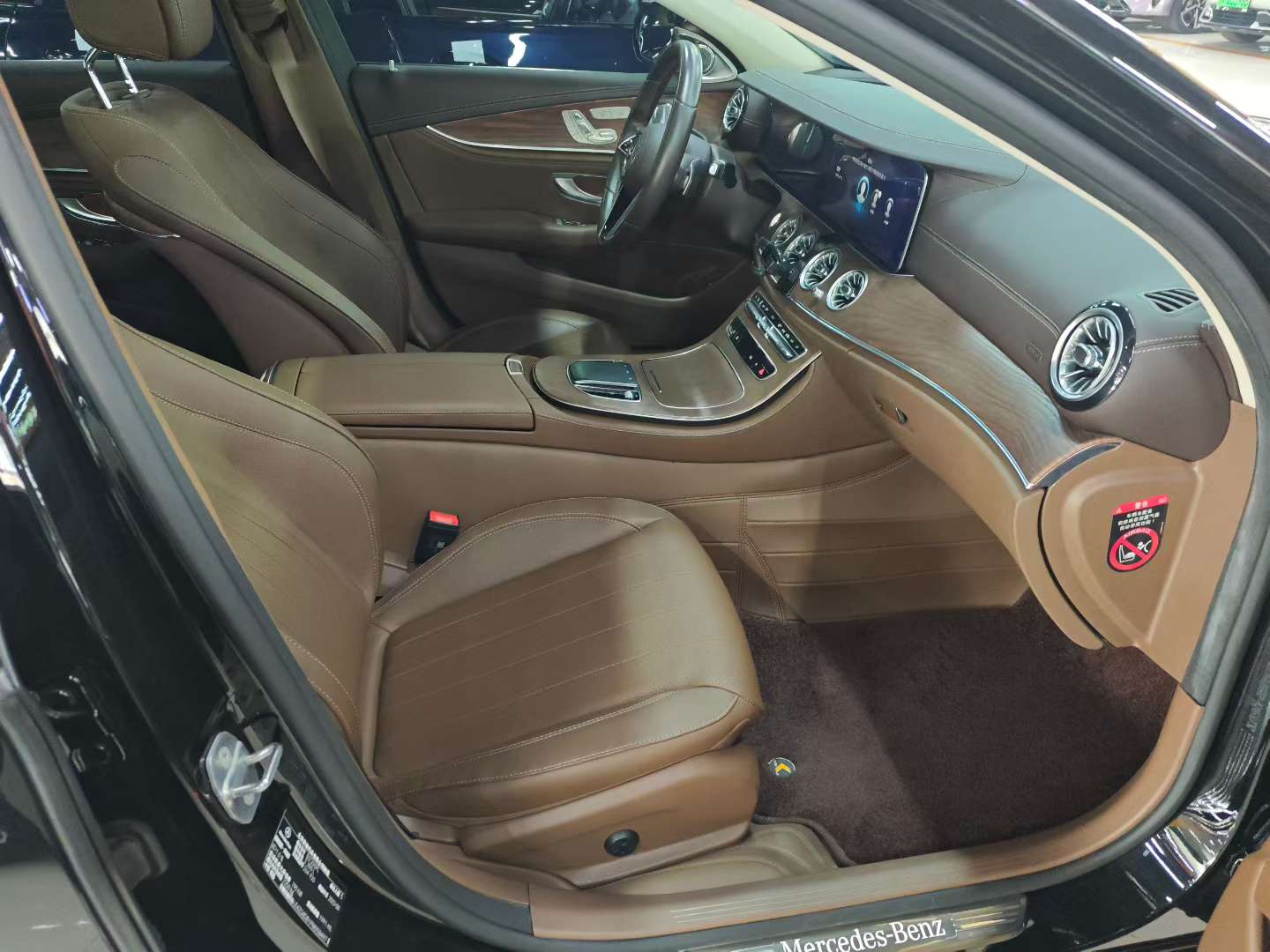 Mercedes-Benz E-Class E300 Luxury Edition 2