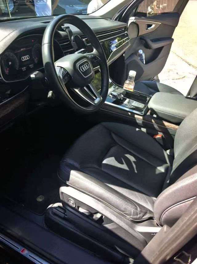 Audi Q7 2.0T AWD 7-Seat 3
