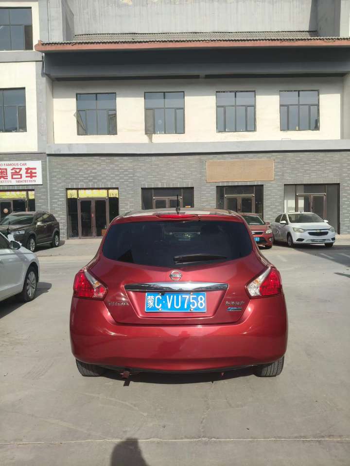 Nissan Tiida 4