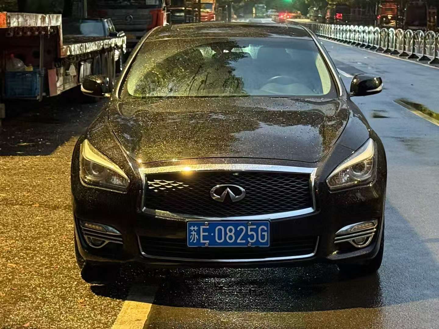 Infiniti Q70L 2.5L Automatic Sunroof