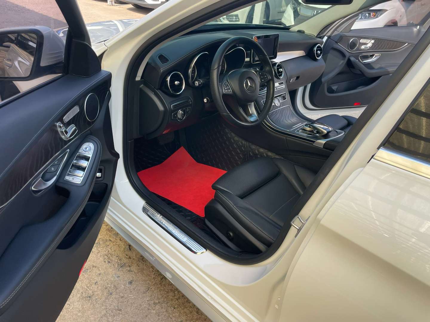 Mercedes-Benz C-Class C200L 2