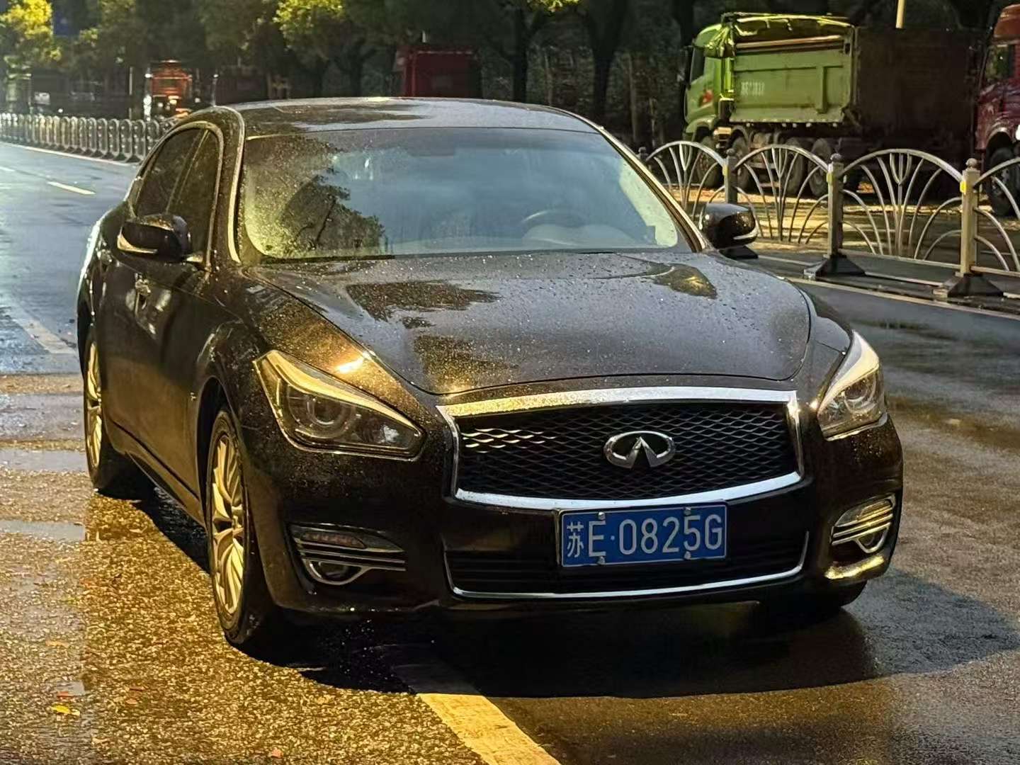 Infiniti Q70L 2.5L Automatic Sunroof 2