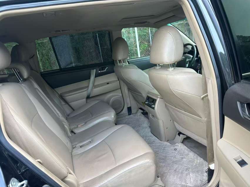 Toyota Highlander 2.7L Automatic Luxury Edition (7-Seater) 8