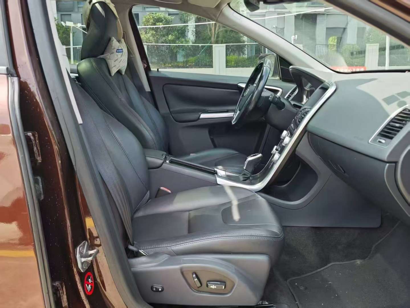 Volvo XC60 2015 2.0T Automatic Sunroof FWD Zhiyi Edition 7
