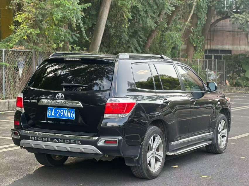 Toyota Highlander 2.7L Automatic Luxury Edition (7-Seater) 4