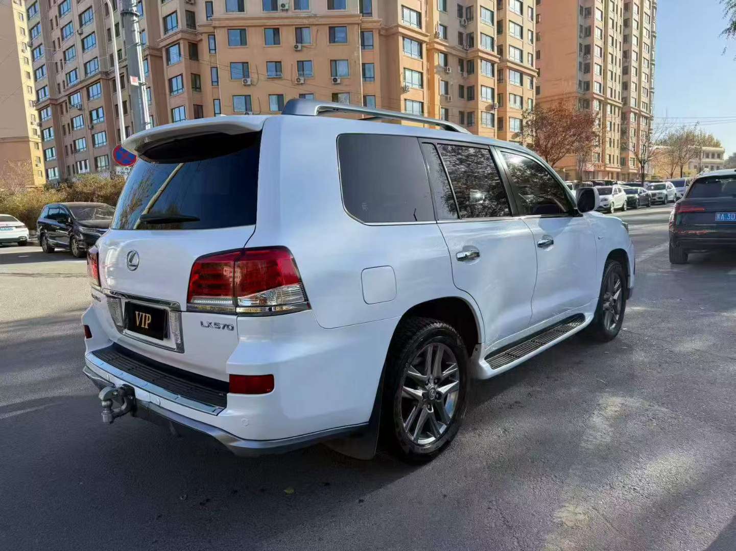 Lexus 570 8-Seater Sunroof 6