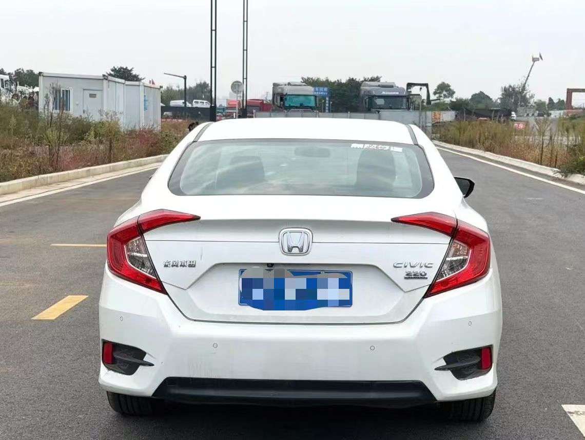 Honda Civic 1.5T 220TURBO Luxury 7