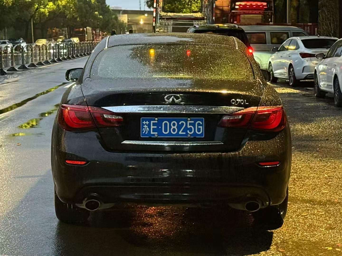 Infiniti Q70L 2.5L Automatic Sunroof 4