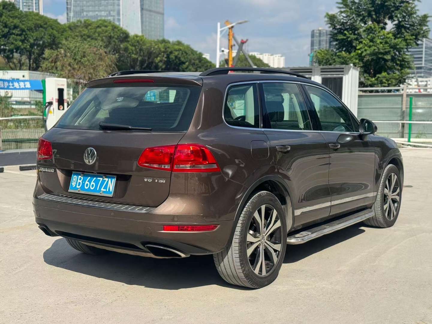 Volkswagen Touareg 3.0T Automatic Sunroof Standard Edition 4