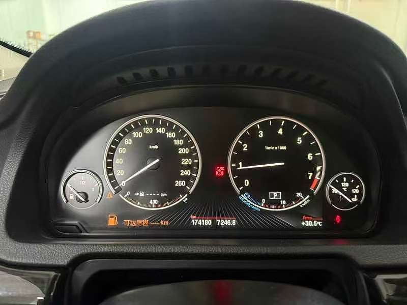 BMW 5 Series GT 2014 528i Luxury 8