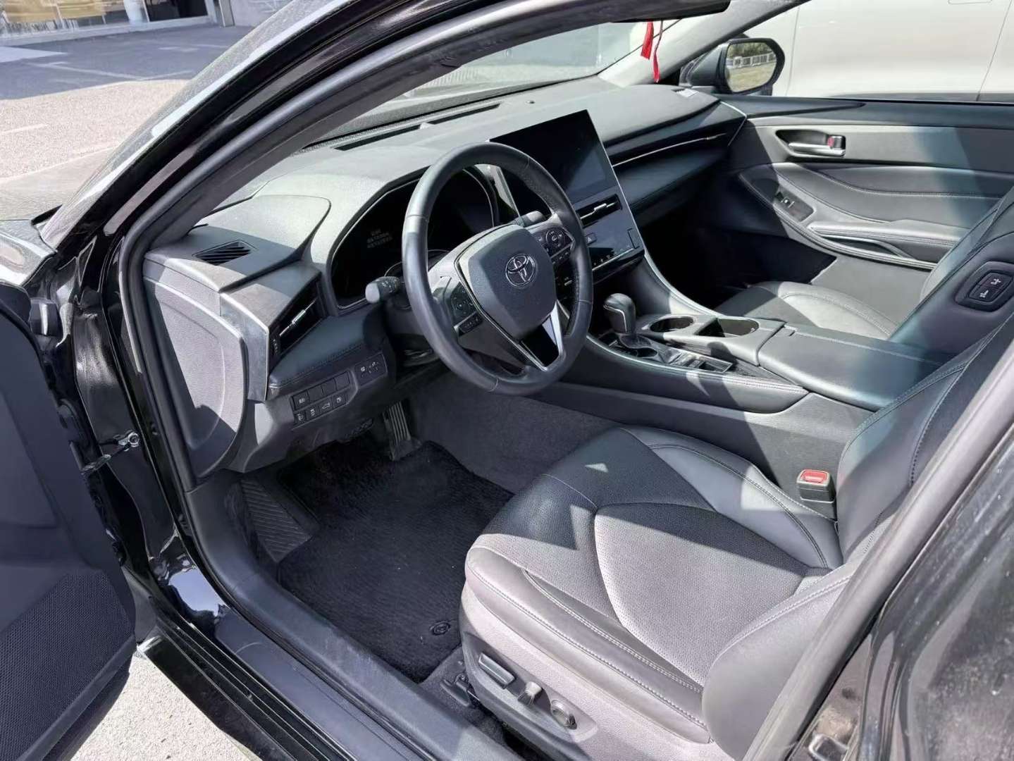 Toyota Avalon 2.5L Luxury 7