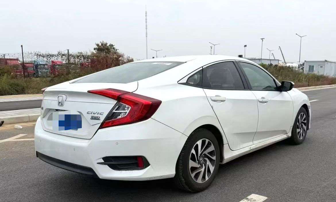 Honda Civic 1.5T 220TURBO Luxury 9