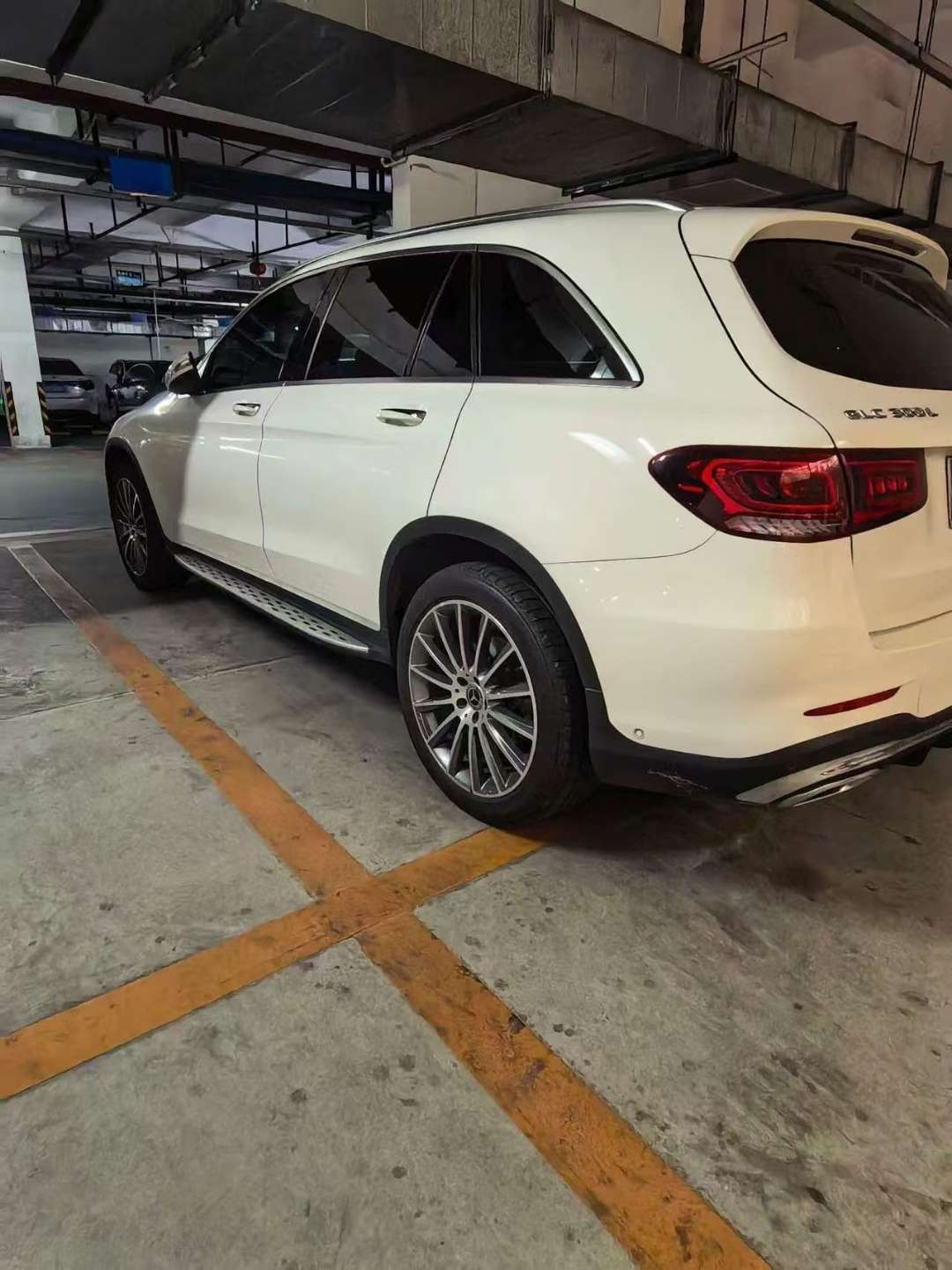 Mercedes-Benz GLC 2021 300 L 4MATIC 2.0T AMG-Line 4