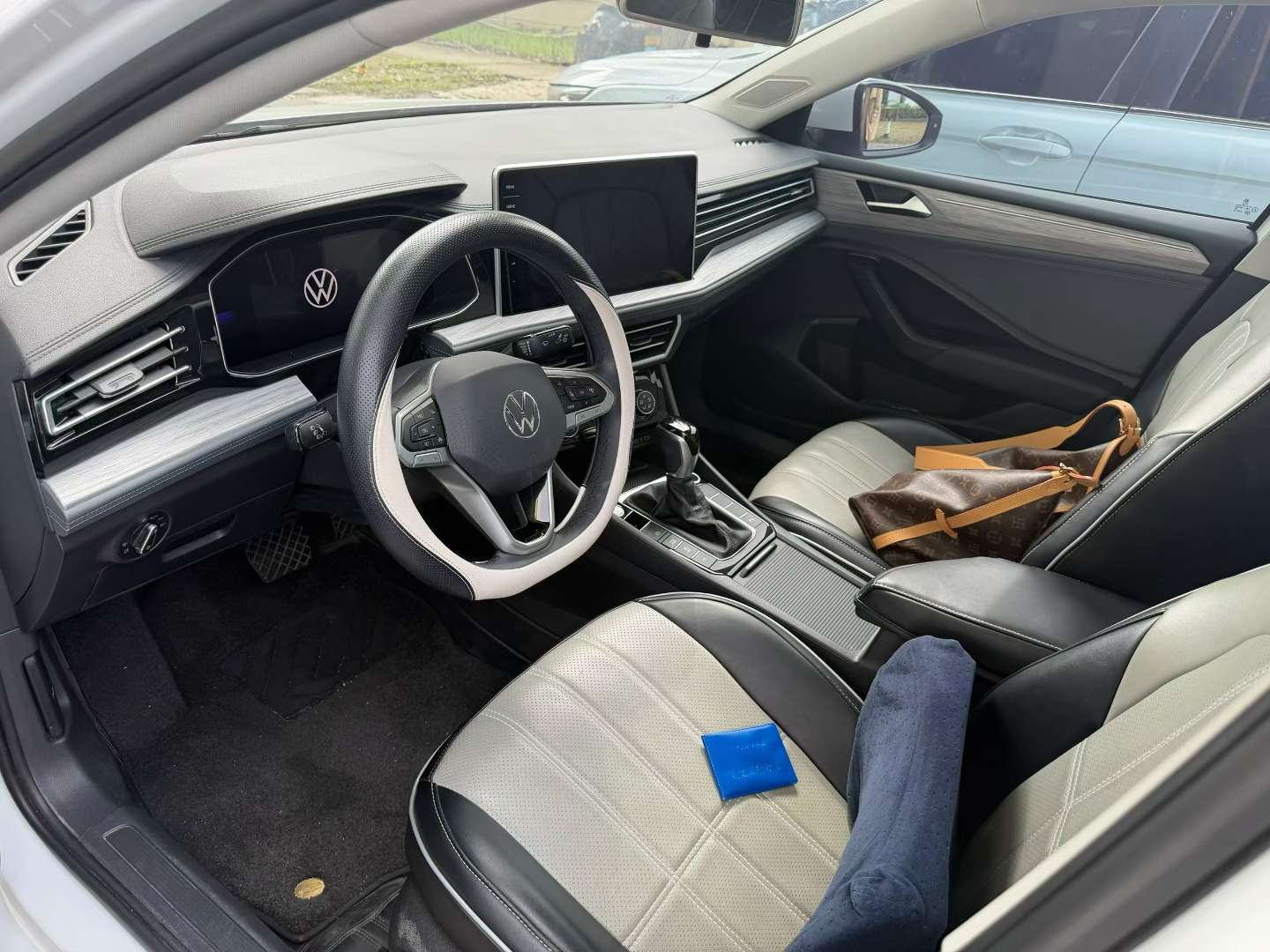 Volkswagen Sagitar 1.5T R-Line 4