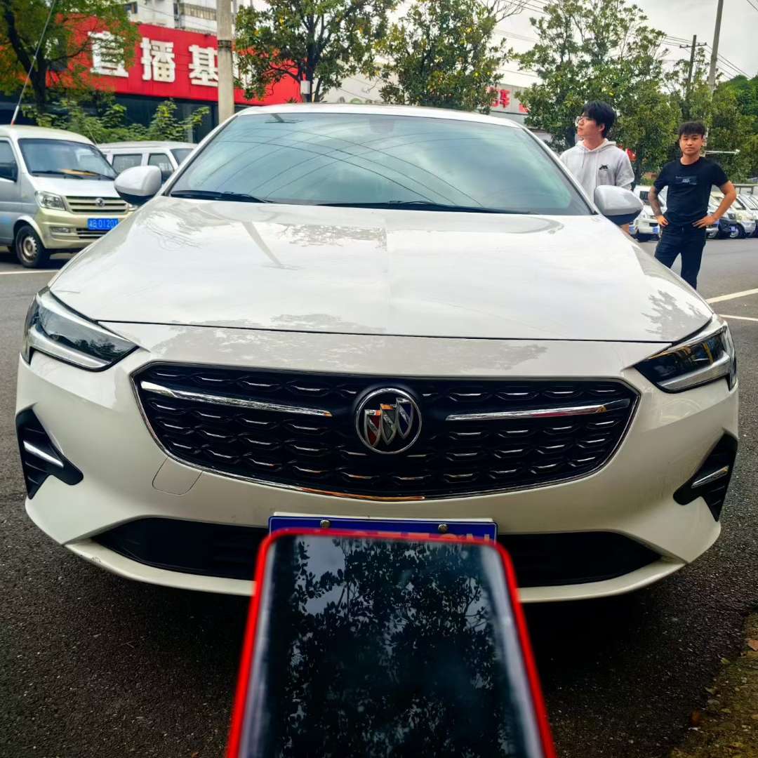 Buick Regal Elite Trim 2