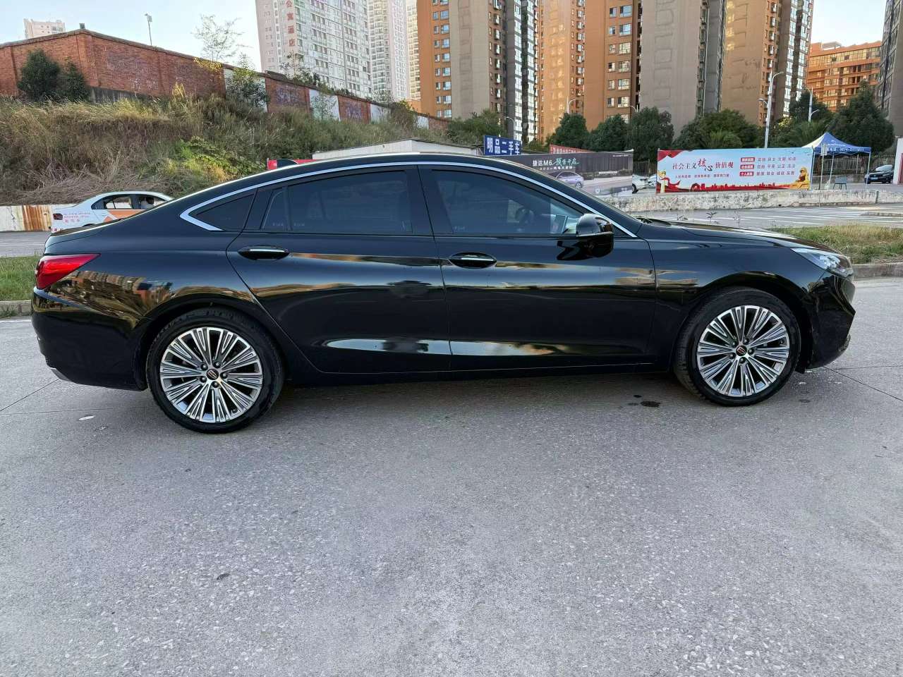 Hongqi H5 8