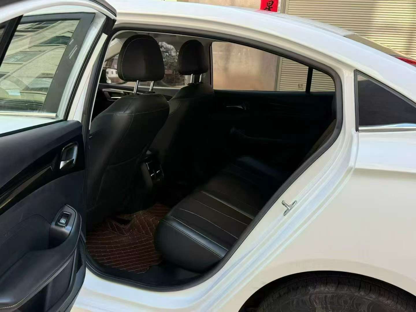 Roewe i5 8