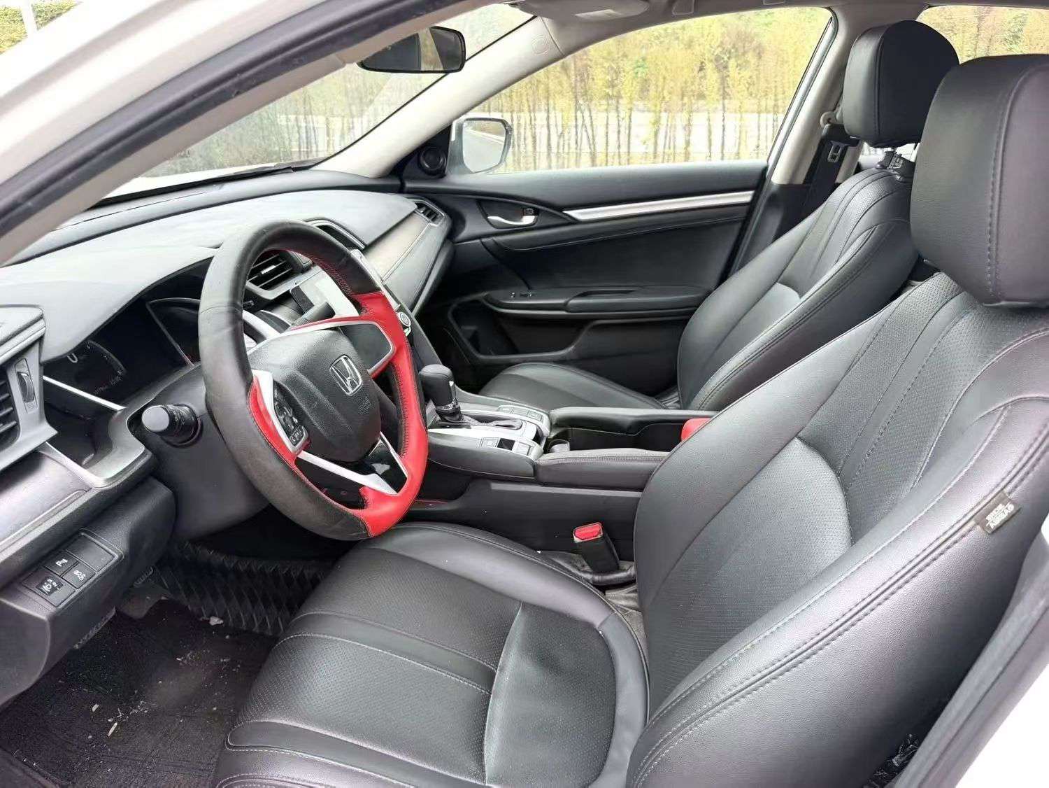 Honda Civic 1.5T 220TURBO Luxury 4