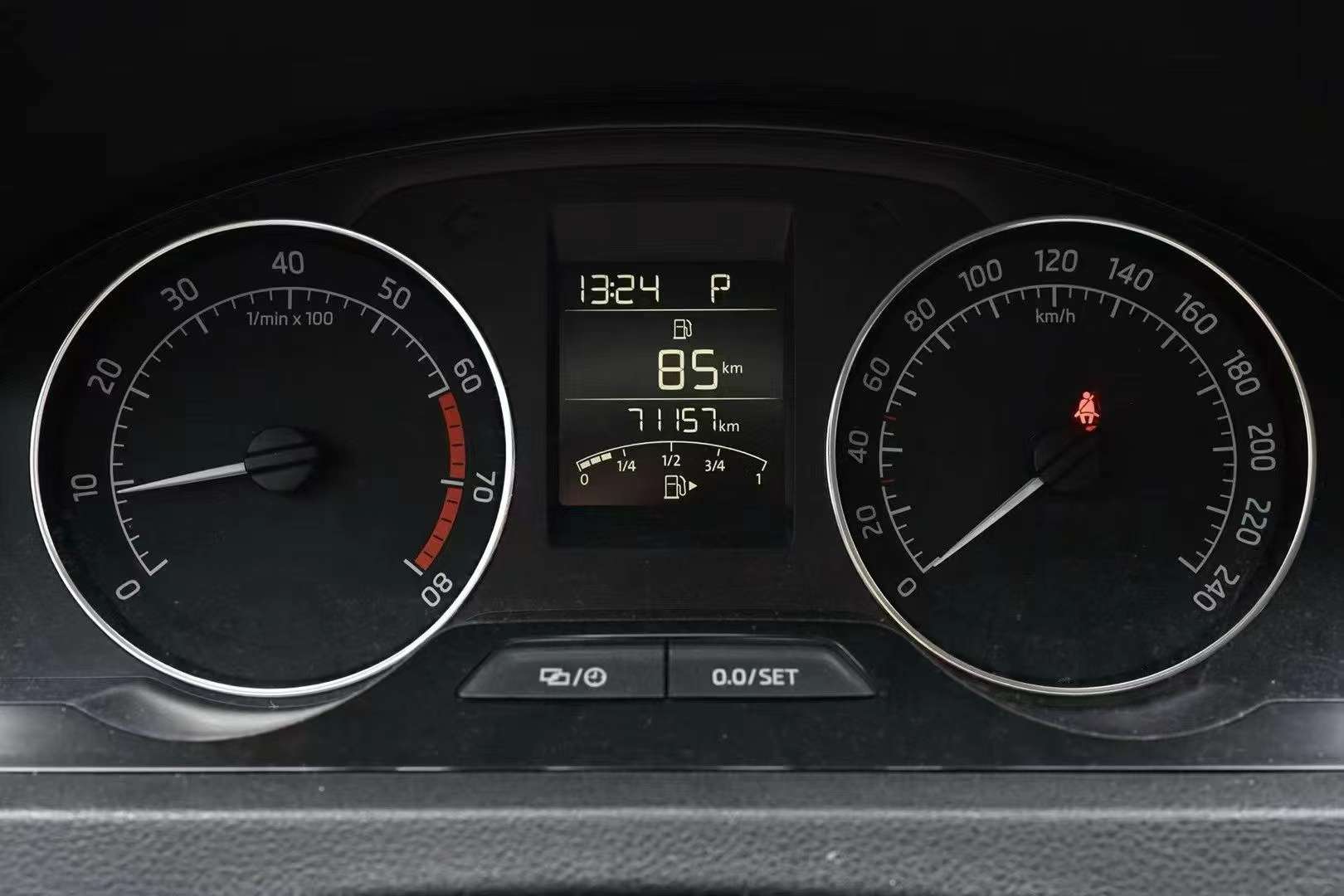Skoda Rapid 1.6L Automatic Sunroof 5