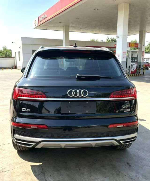 Audi Q7 2.0T AWD 7-Seat 4