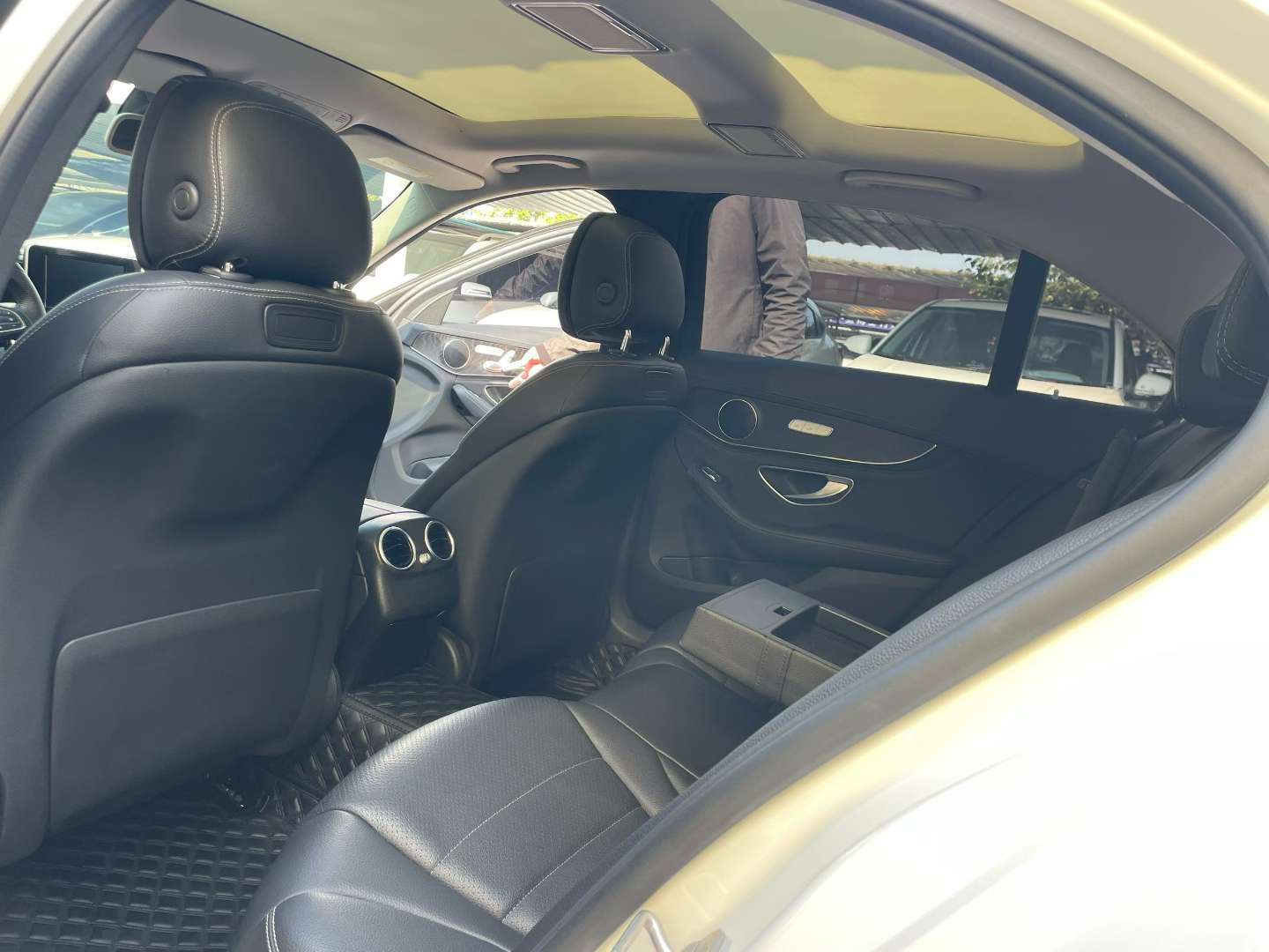 Mercedes-Benz C-Class C200L 3