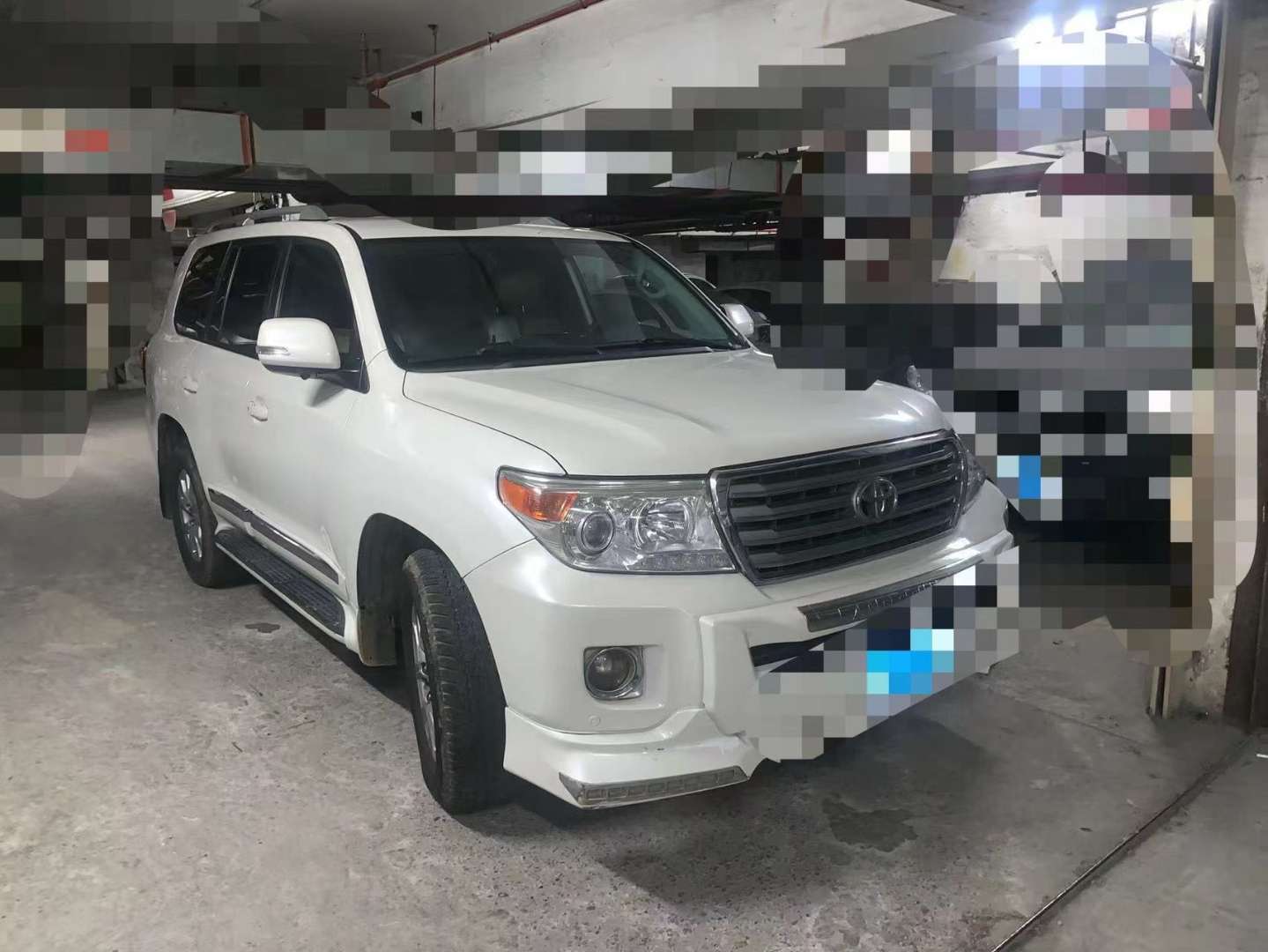 Toyota Land Cruiser 4.0 Middle East Base Trim