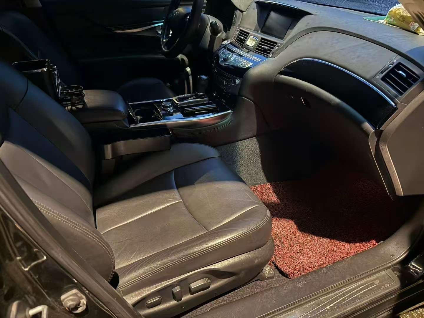 Infiniti Q70L 2.5L Automatic Sunroof 9