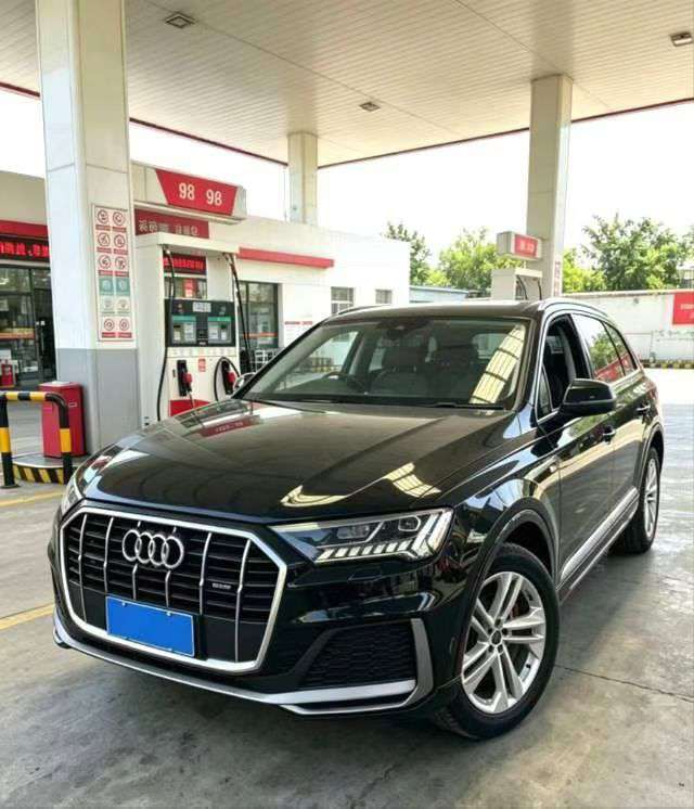 Audi Q7 2.0T AWD 7-Seat