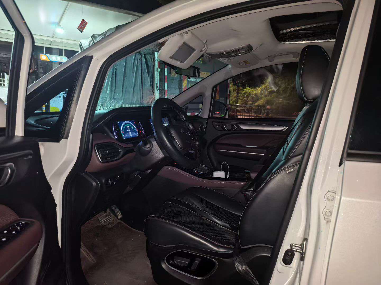 GAC Trumpchi M6 Pro 2024 Automatic 2WD 7-Seater Premium Edition 4