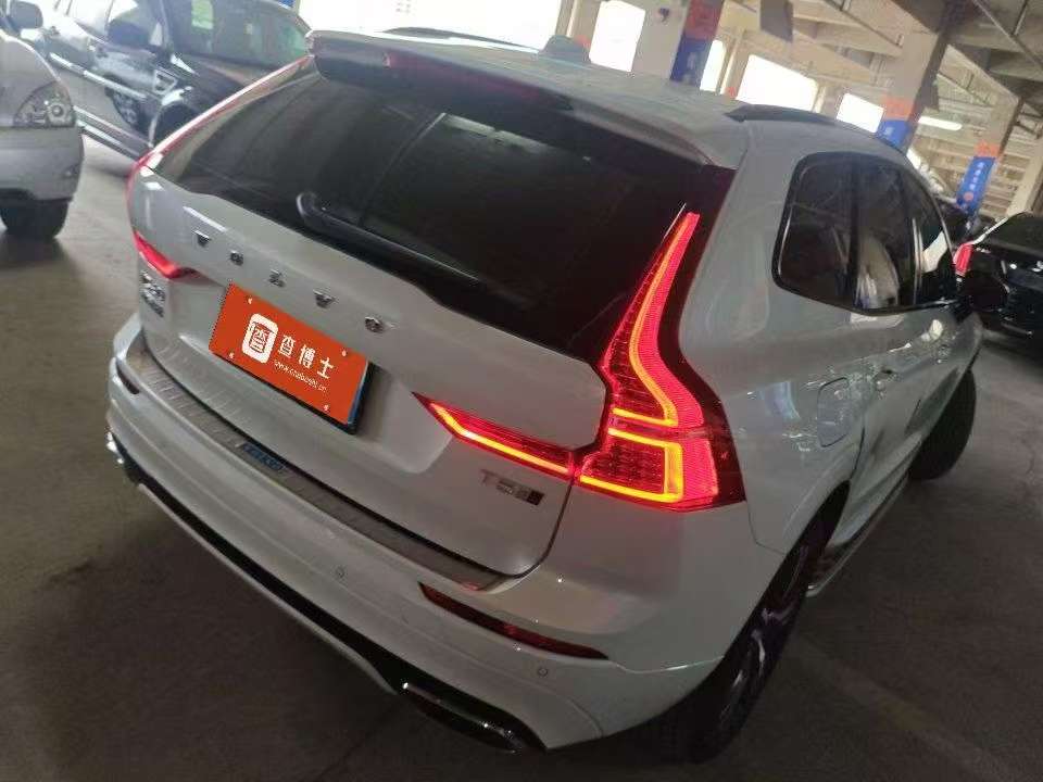 Volvo XC60 2.0T T5 AWD Zhiyuan Sport Edition 4