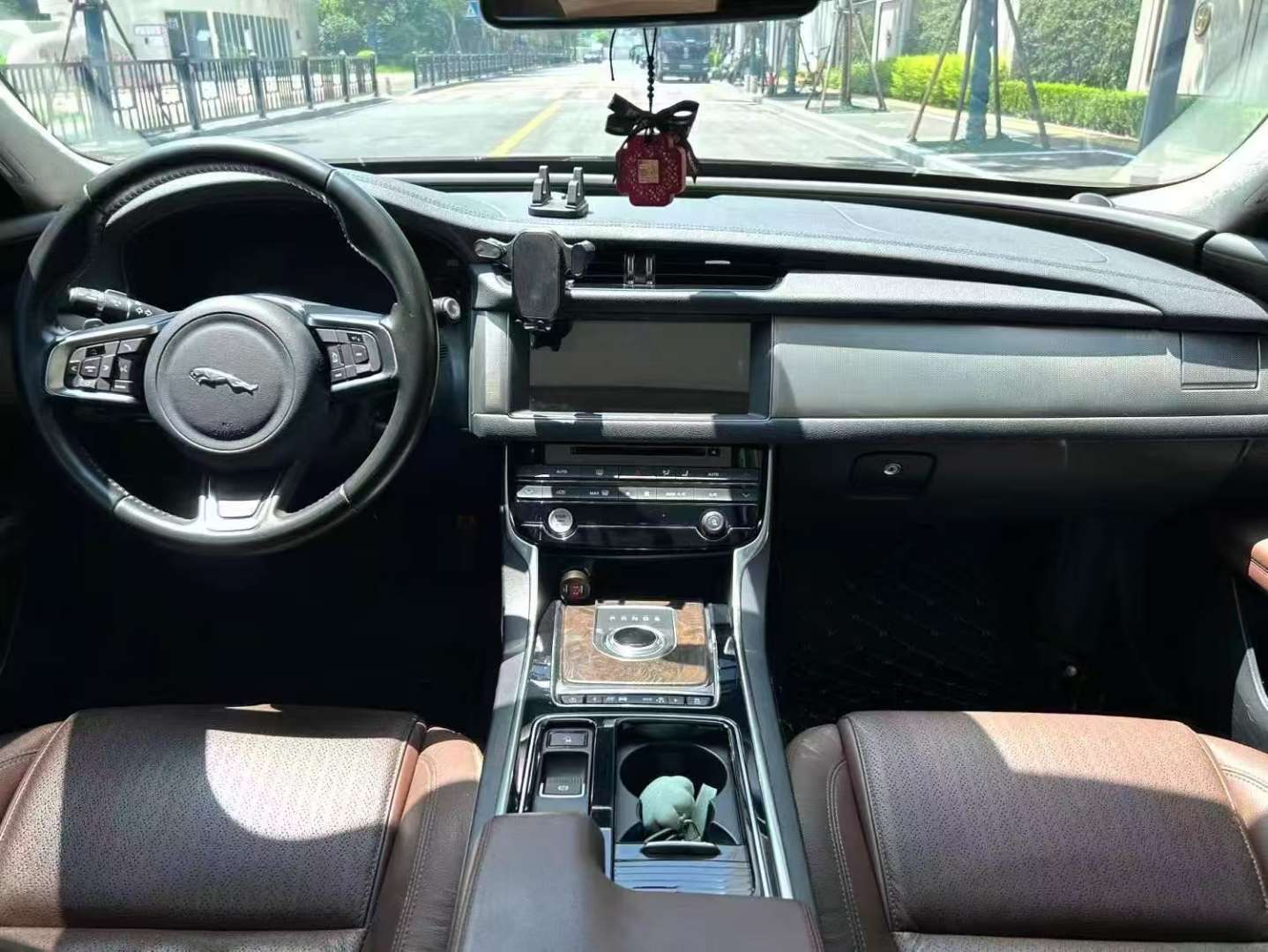 Jaguar XFL 2.0T 250PS Luxury 8