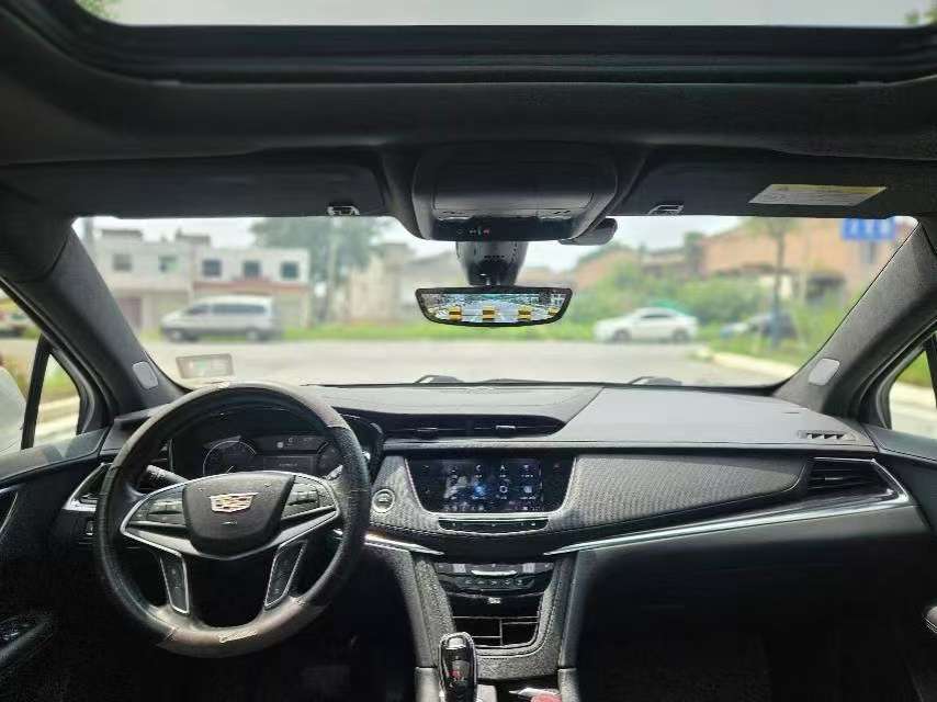 Cadillac XT5 AWD Luxury 8
