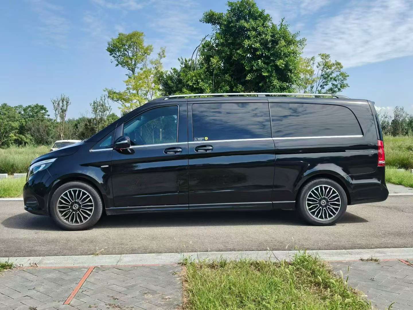 Mercedes-Benz V-Class 2018 V 260 L Exclusive Extended Wheelbase 7