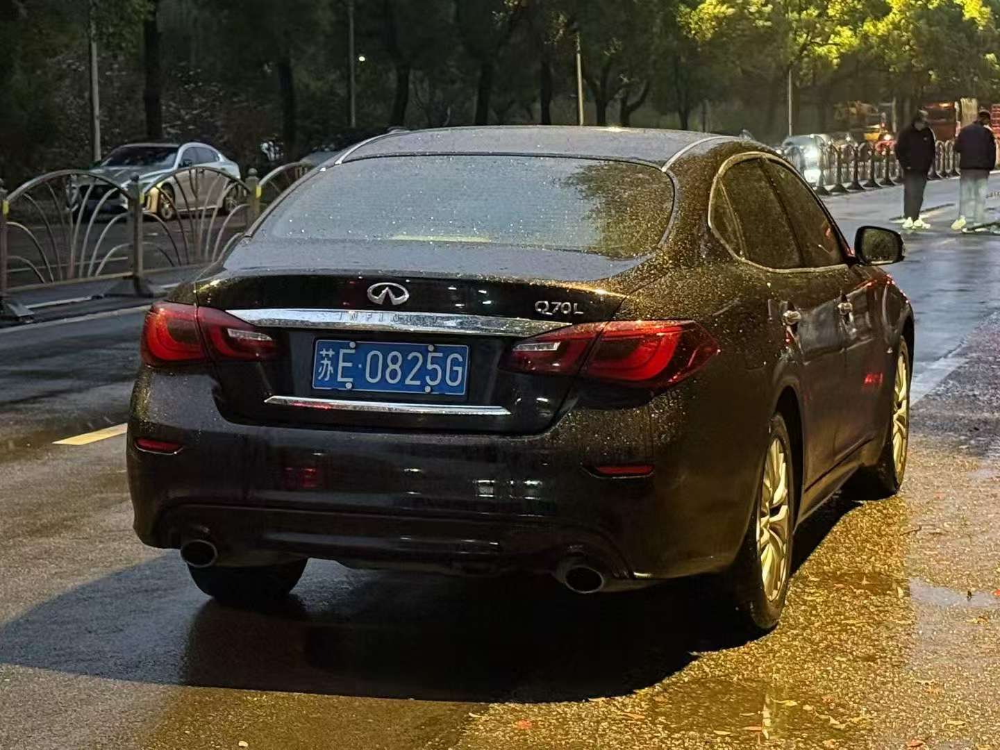 Infiniti Q70L 2.5L Automatic Sunroof 6