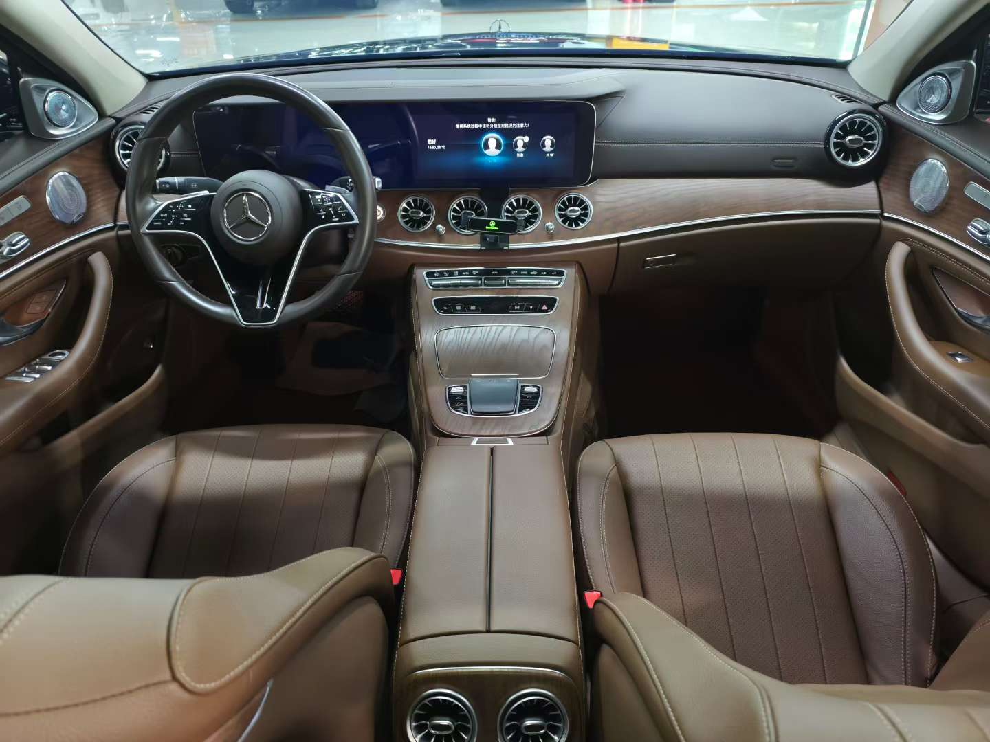 Mercedes-Benz E-Class E300 Luxury Edition 3