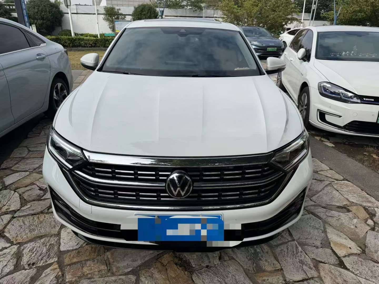 Volkswagen Sagitar 1.5T R-Line