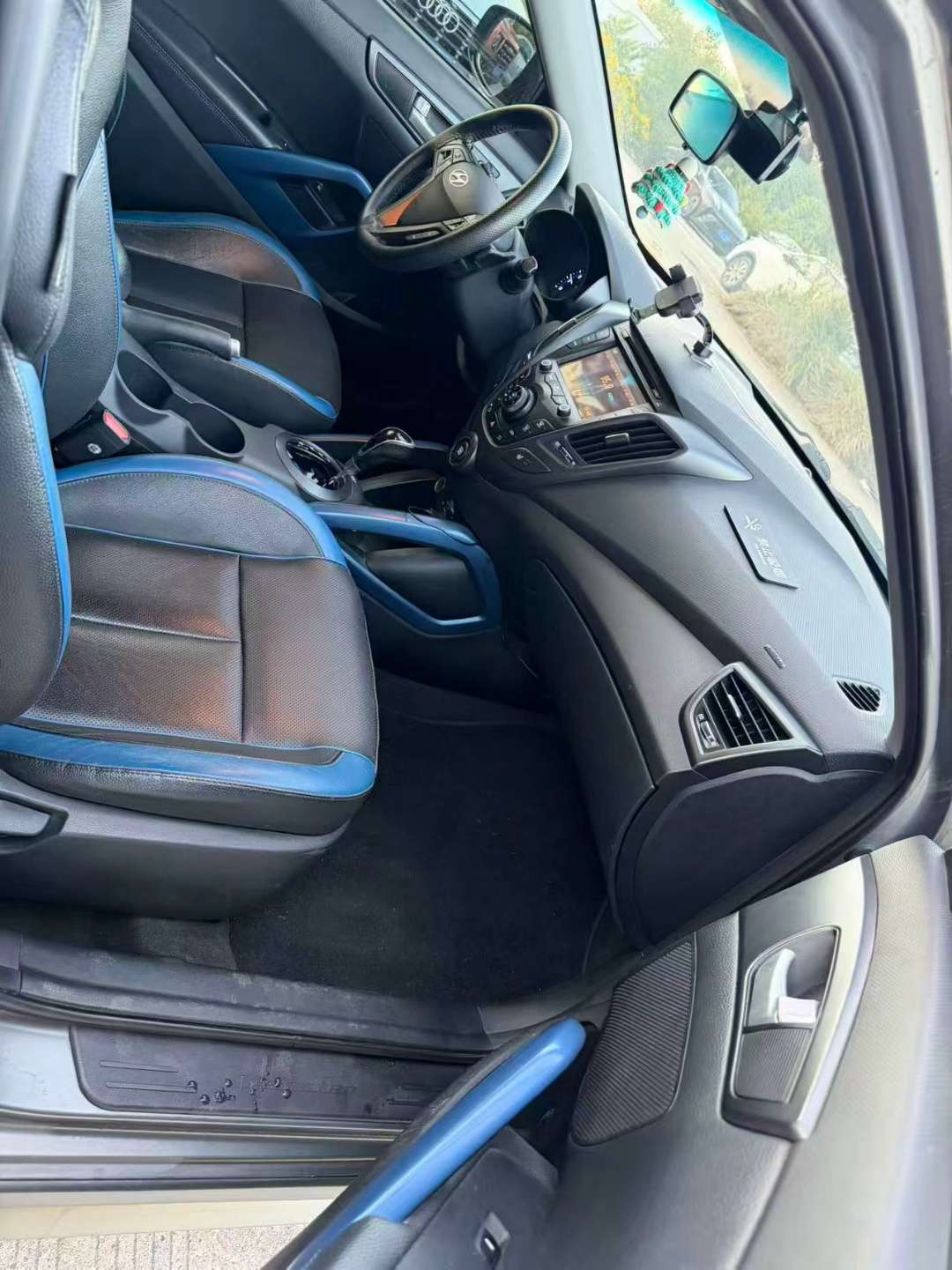 Hyundai Veloster 8