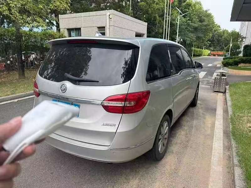 Buick GL8 2.4L LT Luxury Business Executive Edition 3