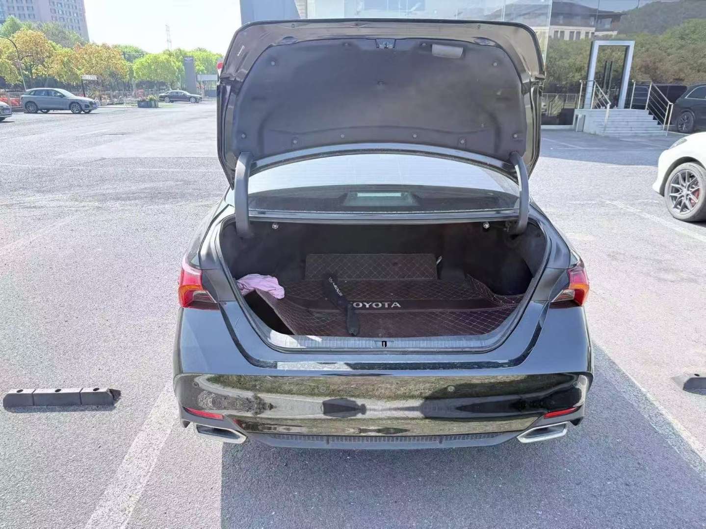 Toyota Avalon 2.5L Luxury 8