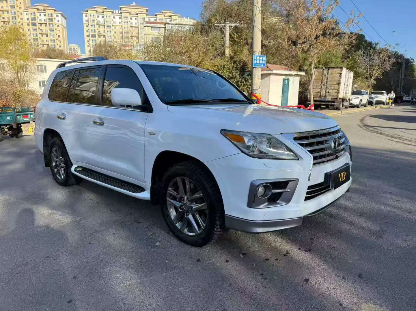 Lexus 570 8-Seater Sunroof