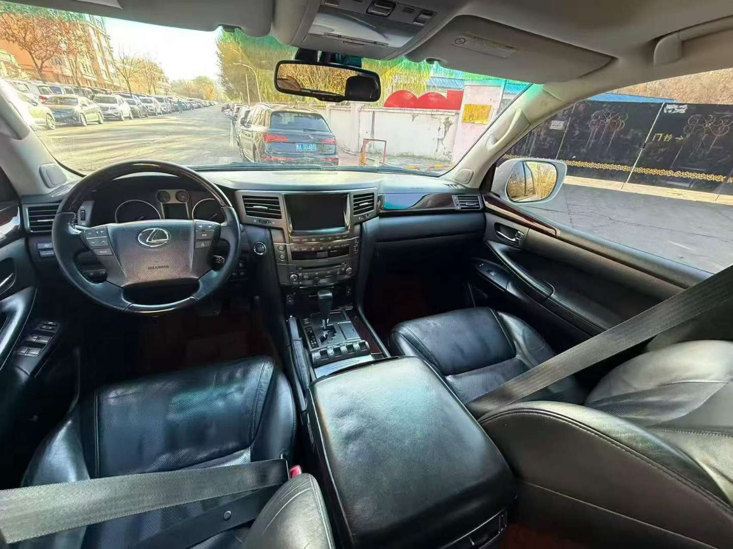 Lexus 570 8-Seater Sunroof 8