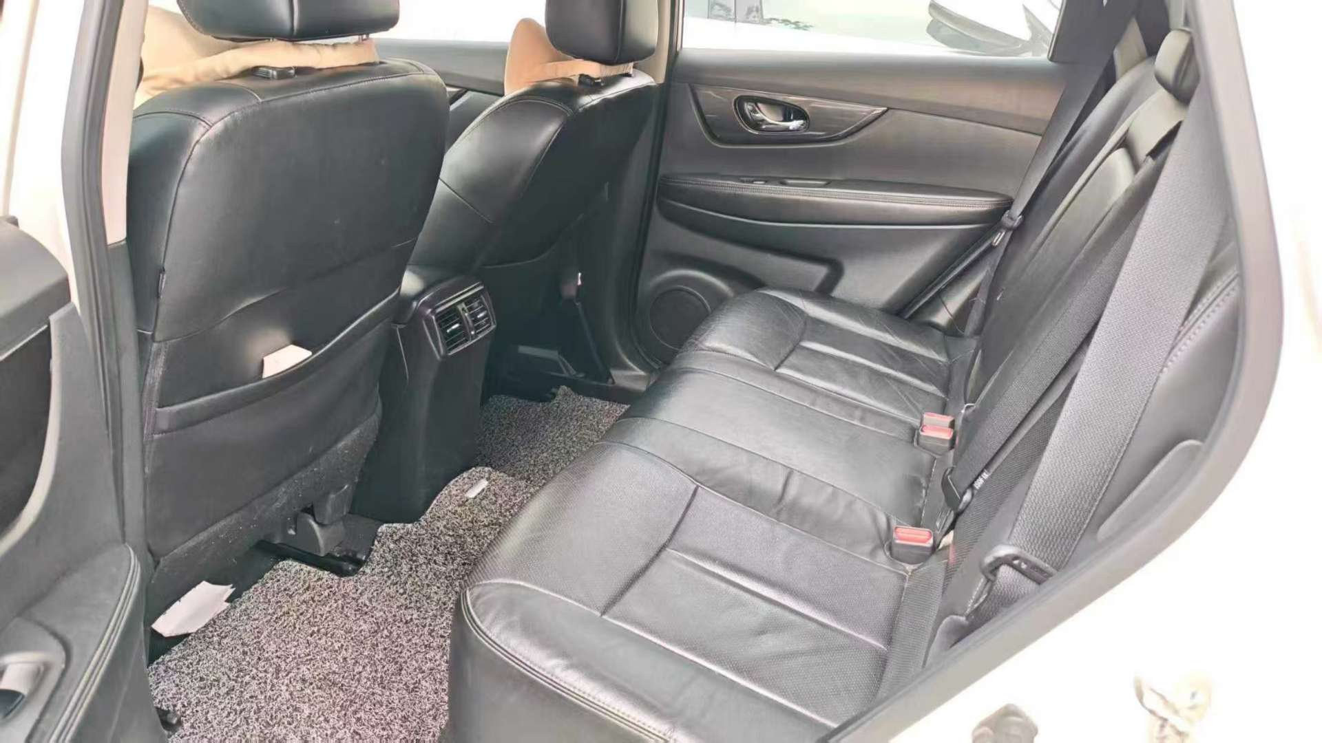 Nissan X-Trail 2.0L 2WD Comfort 5