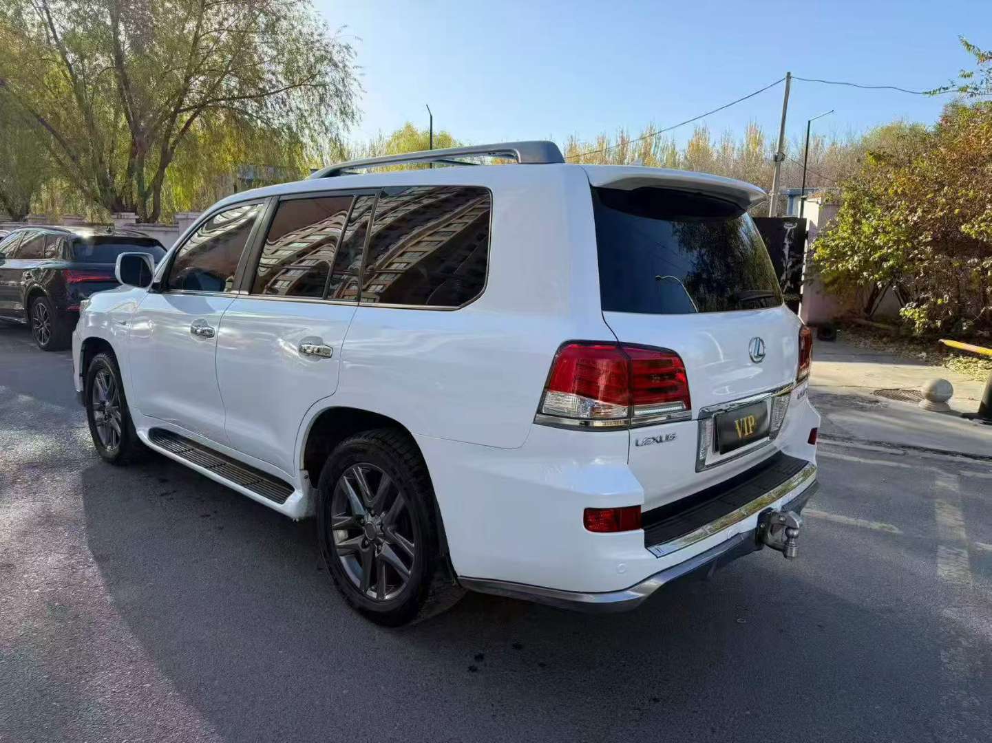 Lexus 570 8-Seater Sunroof 4