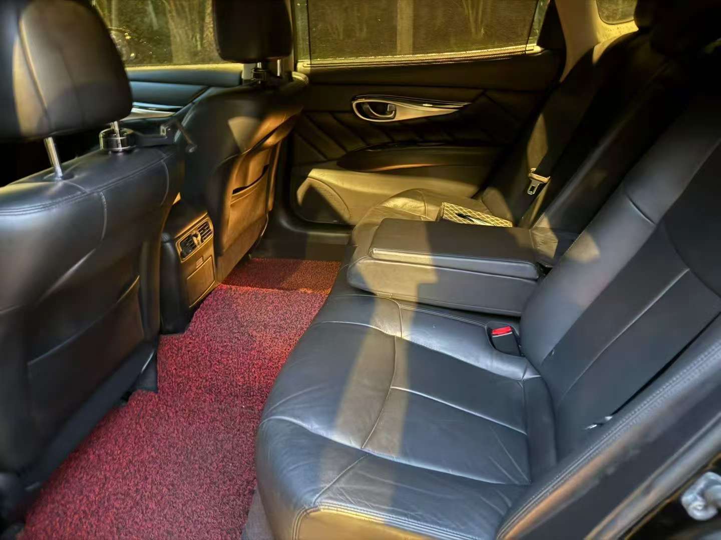 Infiniti Q70L 2.5L Automatic Sunroof 8