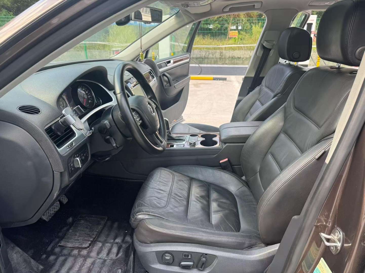 Volkswagen Touareg 3.0T Automatic Sunroof Standard Edition 6